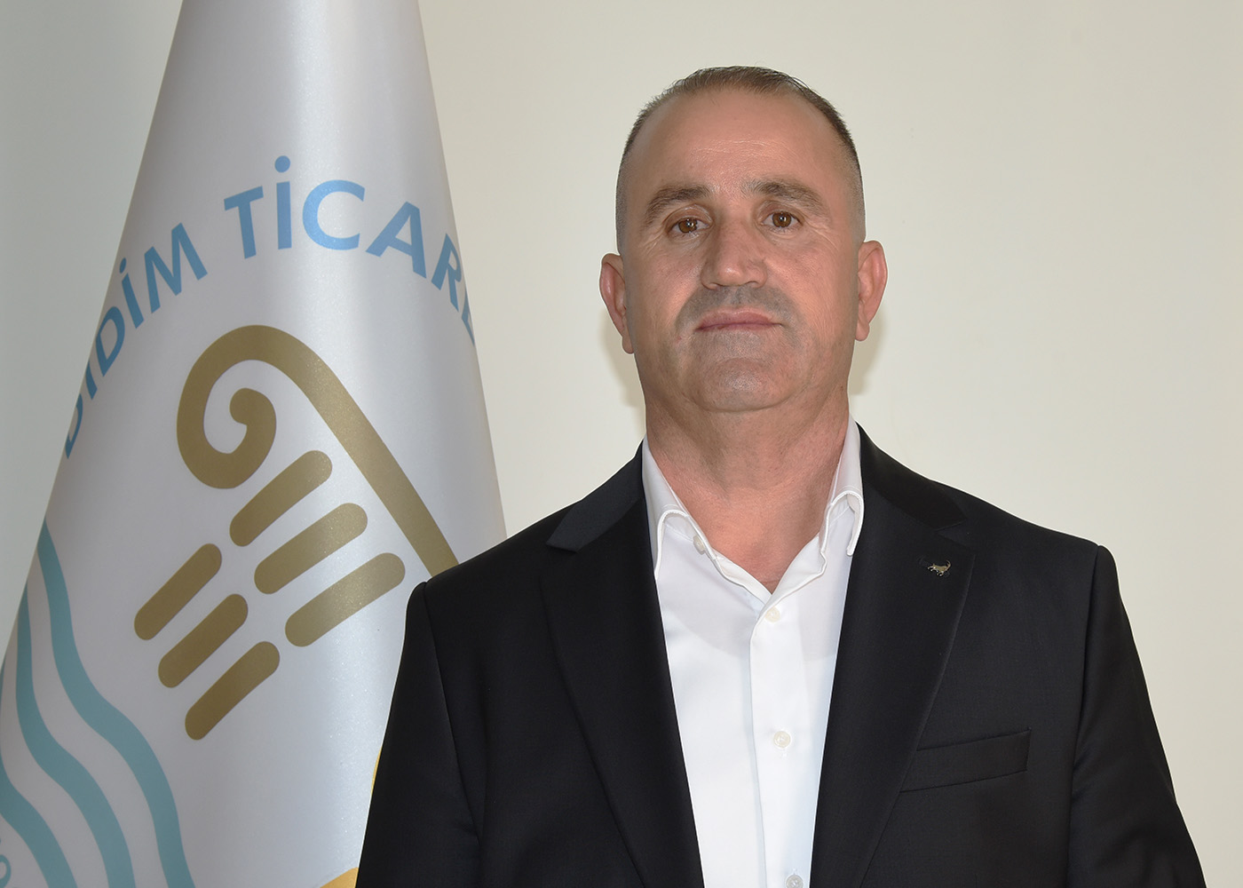 İlhami Özek